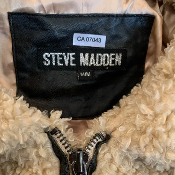 Steve Madden - Picture 2 of 5